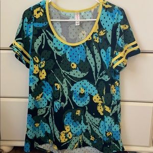 Medium Lularoe Classic Tee